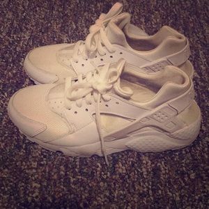 Nike white hurraches US 6